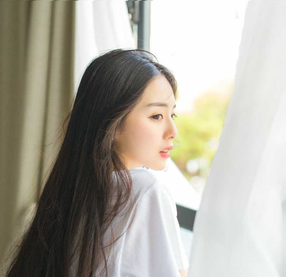 “不知道。”大乔没好气的拉起小乔，貂蝉在这骠骑府中的地位是无人可以撼动的，哪怕是身为汉家公主，名义上与貂蝉并列的刘芸都不可以，这点大家心照不宣，作为两个被吕布抢来的女人，也没什么好抱怨的。